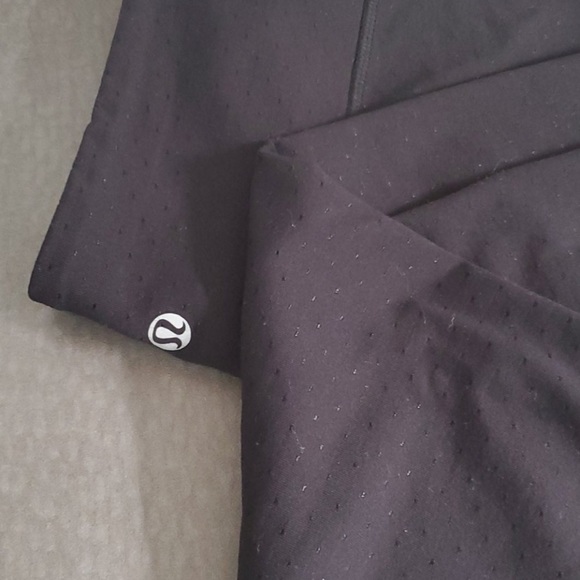 Lululemon leggings size 6 black with little dots - Picture 2 of 4